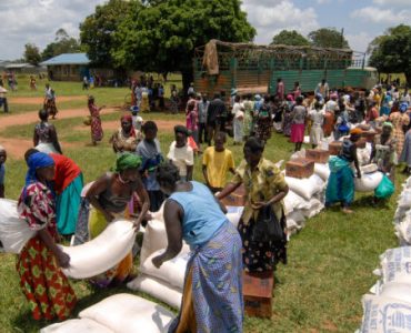 2A5Y9G7 UGANDA, Kitgum , World Food Programme, distribution of EU aid maize and USAID cans with vegetable oil for internal displaced refugees of civil war between LRA and Ugandanian army